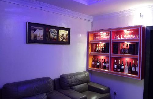 Surulere Hotel | MITOS LUXURY SUITES -Somosu