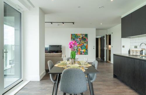 College Park and Old Oak Apartamento | Mitre Chanakira by Artsy