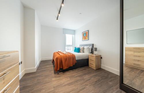 College Park and Old Oak Apartamento | Mitre Haring by Artsy