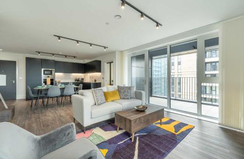 College Park and Old Oak Apartamento | Mitre Picasso by Artsy