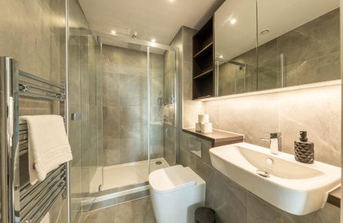 College Park and Old Oak Apartamento | Mitre Picasso by Artsy