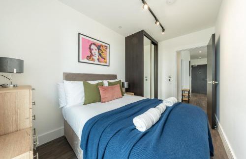 College Park and Old Oak Apartamento | Mitre Warhol by Artsy