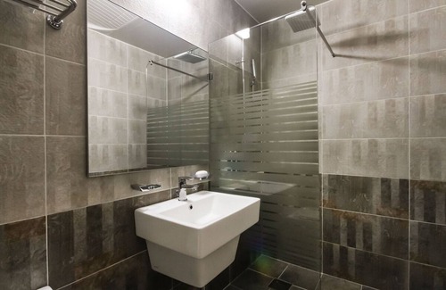 Chongp'o Hotel | MJ Tour Hostel