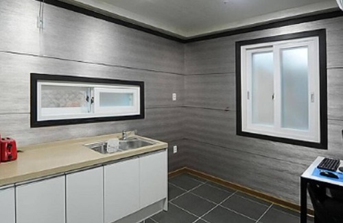 Chongp'o Hotel | MJ Tour Hostel