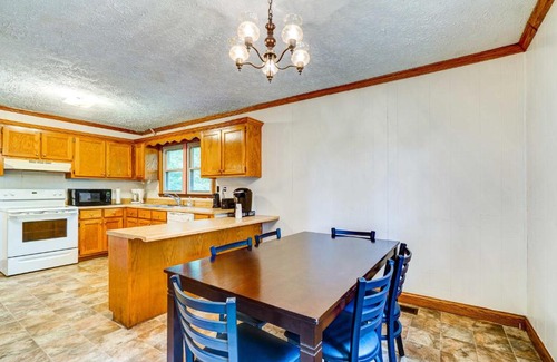 Albany Casa | MKs Retreat Less Than 4 Mi to Dale Hollow Lake!