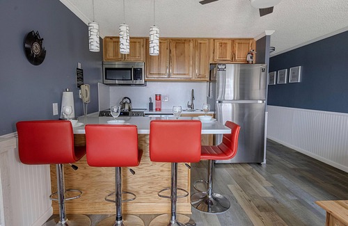 Snowshoe Condominio | ML 108 - Stunning summer oasis! Perfect for your next biking getaway!