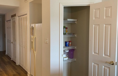 Huddleston Condominio | ML, 1Bedroom,1 bath, Lakefront, best views around! PET Fee -ask about ESA policy