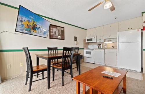 Snowshoe Apartamento | ML240 Wonderful Mountain View Close To Slopes EZ Parking WiFi