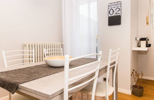 Parella Apartamento | MM Pozzo Strada Brand new apt x3 with terrace!