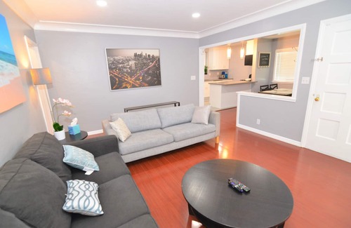 Rosemead Casa | Casa moderna y céntrica de MnC en San Gabriel