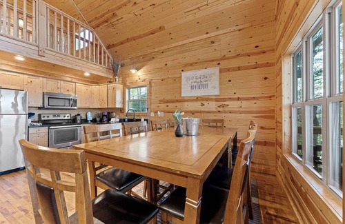 Jasper Cabina | Mnt. View Cabin Near River w/ Hot Tub + Fire Pit