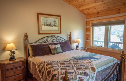 West Jefferson Casa | Mnt Views, Fire Pit, Hot Tub, Fishing Pond, Sleeps 6