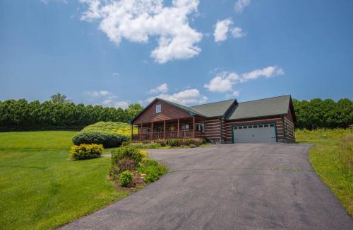 West Jefferson Casa | Mnt Views, Fire Pit, Hot Tub, Fishing Pond, Sleeps 6