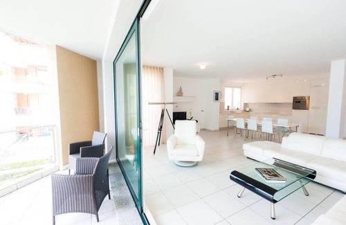 Maccagno Apartamento | Moderno apartamento de 3 dormitorios en el lago Maggiore