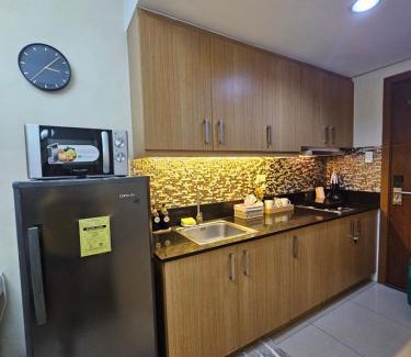 Barangay 76 Apartamento | MOA Shell Residences Spacious 1BR with City View WiFi and Netflix