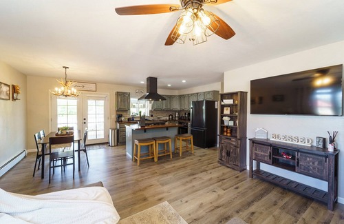 Naturita Casa | Moab–Telluride Stay. Pets RVs Group Friendly