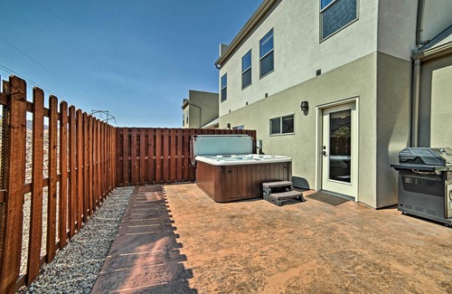 Moab South Valley Apartamento | Moab Townhome w/ Hot Tub & Patio - Near Arches