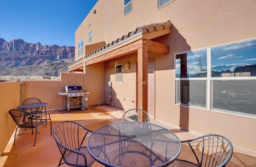 Moab South Valley Apartamento | Moab Townhome w/ Patio, Near Arches National Park!