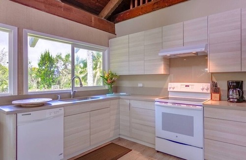 Kahuku Casa | Moani Kai - Beachfront,Gated,Hot tub,Pickleball Ct