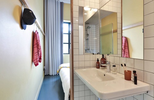 Les Puces de Saint-Ouen Hotel | Mob Hotel Paris les Puces