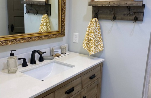 Moberly Apartamento | Moberly's Designer Loft In Historic Downtown