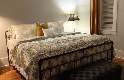 Moberly Apartamento | Moberly's Designer Loft In Historic Downtown