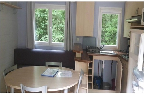 Saint-Yvi Casa | Mobil-home 3 Chambres Dans un Camping Boisé