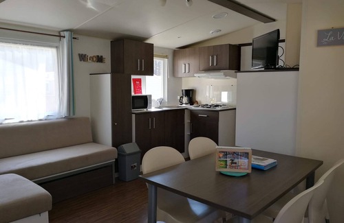 Saint-Julien-en-Born Alquiler De RV | Mobil Home 'Du Soleil - Contis' con piscina compartida, terraza y Fun Pass incluido