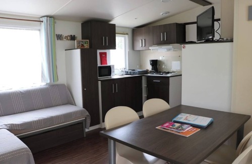 Saint-Julien-en-Born Alquiler De RV | Mobil Home 'Du Soleil - Contis' con piscina compartida, terraza y Fun Pass incluido