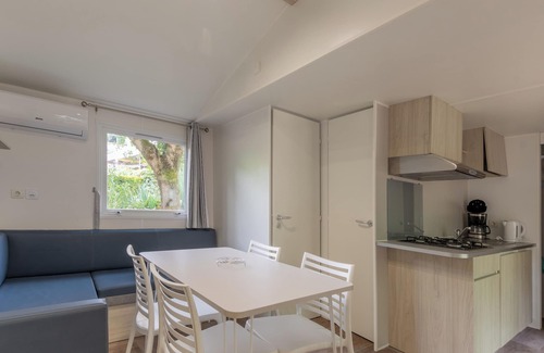 Lavilledieu Casa | Casa móvil 'Confort C - 1-6 pers' con piscina compartida, terraza privada y jardín compartido