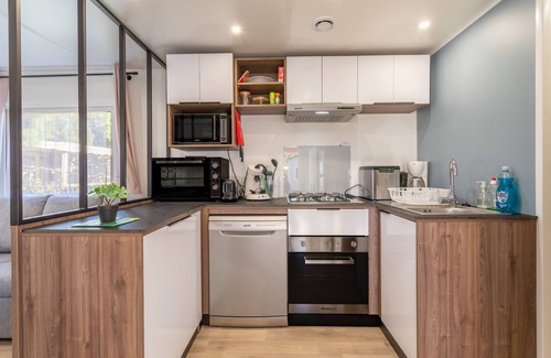 La Cote Radieuse Alquiler De RV | Mobil Home 'Soleia 2023 Mar Estan 4x' con terraza privada y aire acondicionado