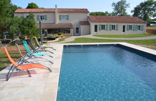 Gabillou Casa | Mobile home on a farm with swimming pool