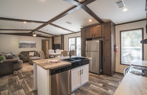 Royal Casa | Mobile Home W-4 at Safe Harbor Brady Mountain on Lake Ouachita!