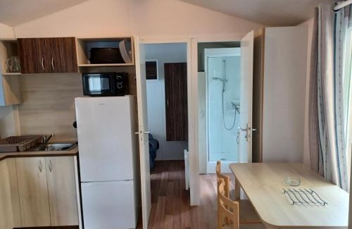 Ivry-la-Bataille Otro | Mobilhomes Cozy 2 ou 3 chambres en bordure d'étang Camping 3 étoiles