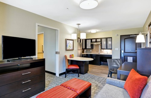 Mount Juliet Condominio | Mobility Accessible Suite | Free Breakfast, Business Center + Fitness Center Access