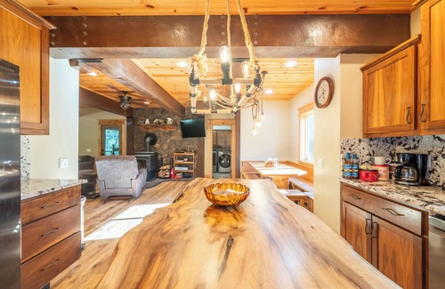 Port Orford Cabina | Mobley Myrtle Brook, secluded private retreat near beach. Pet friendly!