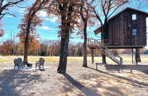 Elm Mott Otro | Mockingbird Treehouse 15 MIN to MagnoliaBaylor