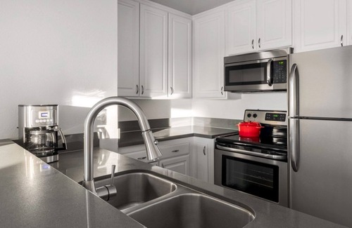 Rampart Village Apartamento | Mod Koreatown 1BR w/ Pool, Gym, nr. Wiltern Theatre by Blueground