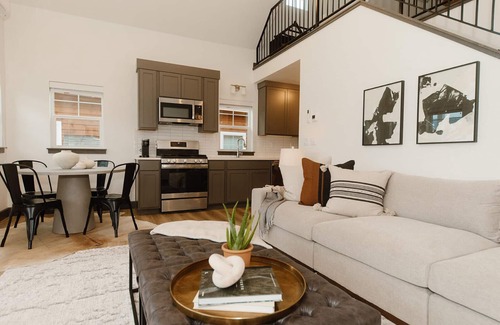 Dover Bay Casa | Mod lux bungalow, year round activities, lake living, ski Schweitzer