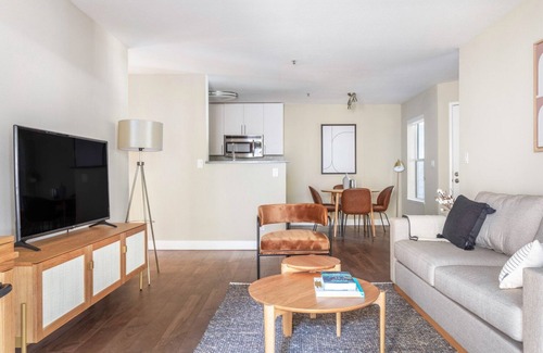 Old Mountain View Apartamento | Mod Mountain View 2BR w/ Gym, Pool, Downtown Location, by Blueground