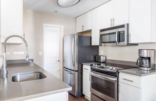 Old Mountain View Apartamento | Mod Mountain View 2BR w/ Gym, Pool, Downtown Location, by Blueground