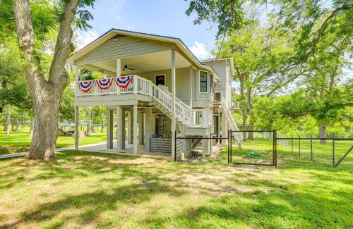 Seguin Casa | Mod on the Guad Home with Lake McQueeney Views!