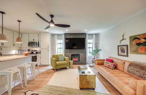 Seguin Casa | Mod on the Guad Home with Lake McQueeney Views!