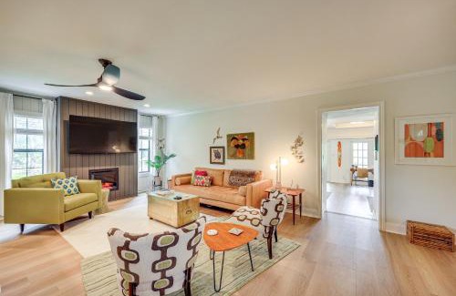 Seguin Casa | Mod on the Guad Home with Lake McQueeney Views!
