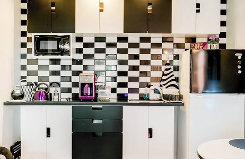 Sunset Junction Casa | Mod Pop-Art Pad in Silver Lake, Balcony with Park View