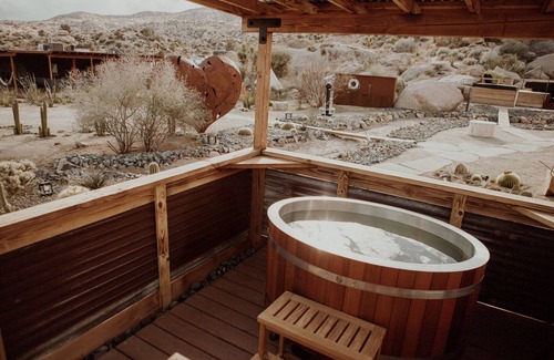 Pioneertown Casa | Mod West Ranch: Breathtaking Boulder Playground