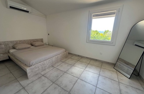 Chateau-Arnoux-Saint-Auban Cabina | Modern, air-conditioned and private barbecue