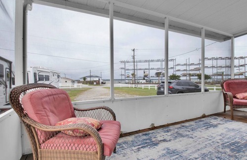 Sneads Ferry Alquiler De RV | Model Home near Camp Lejeune with Water View