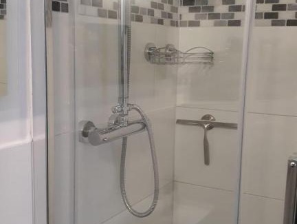 Ramstein-Miesenbach Apartamento | Moderm Basement Apartment