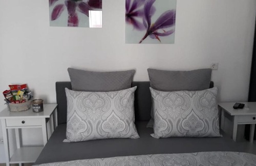 Ramstein-Miesenbach Apartamento | Moderm Basement Apartment